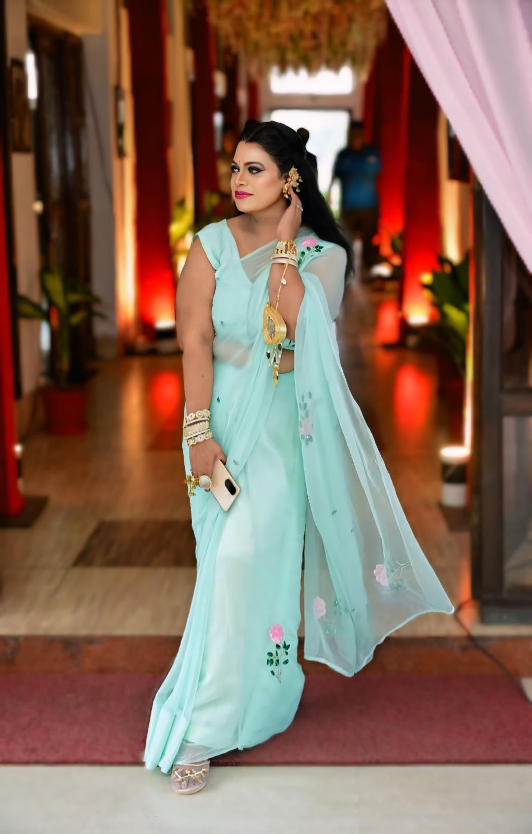 Pastel green rose motif